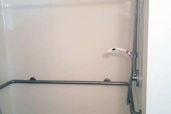 Avamere at Moses Lake Bathroom Shower with Hand Rails